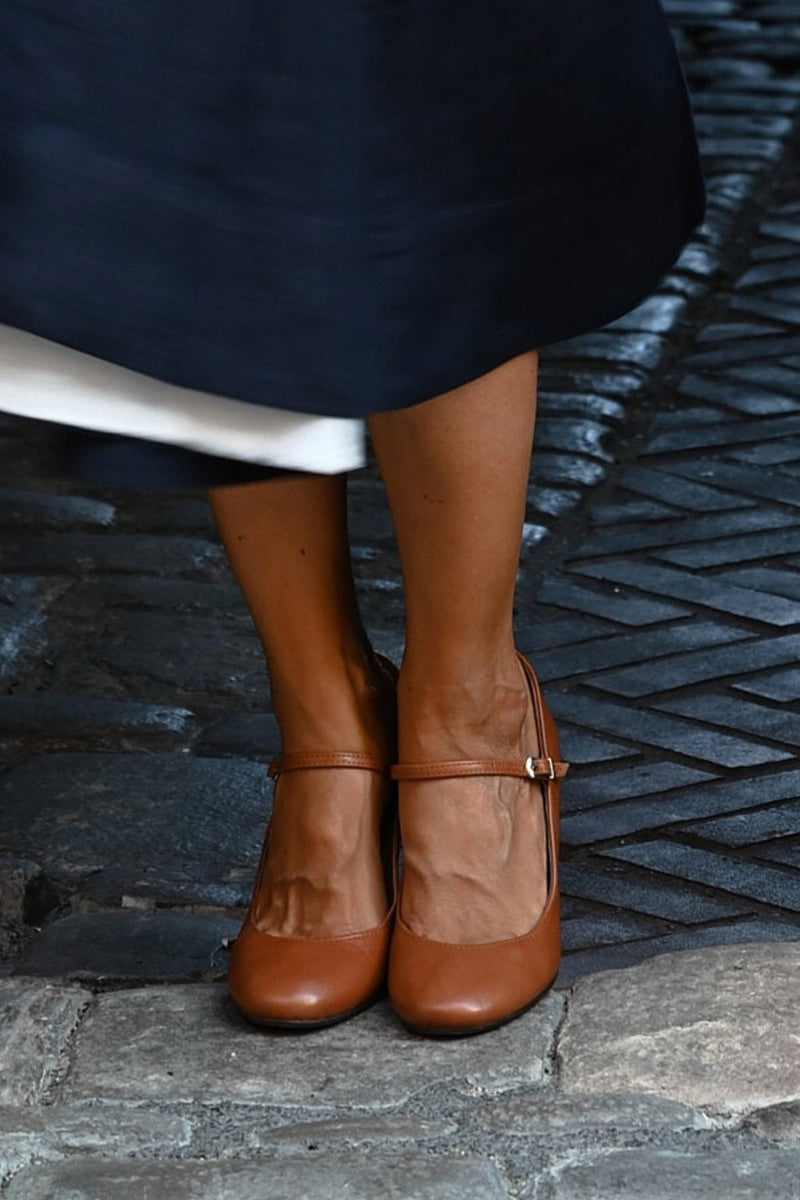 Bravina | Sandálias cotidianas com tiras em pequeno salto